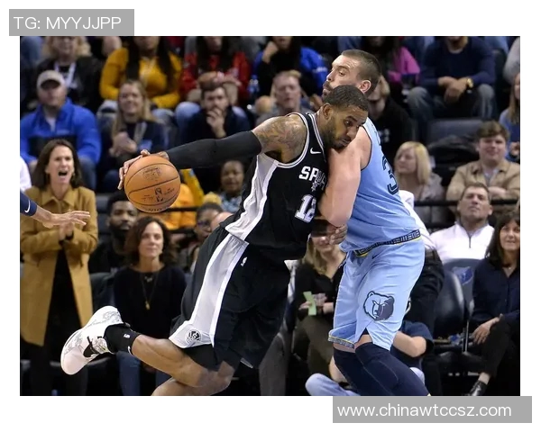 马刺与灰熊激战四月十六日季后赛精彩回顾与分析