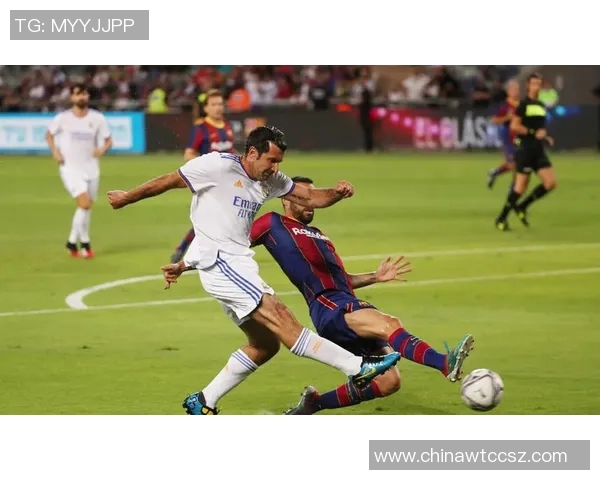 巴萨与皇马激战正酣赛况回顾与精彩瞬间分析